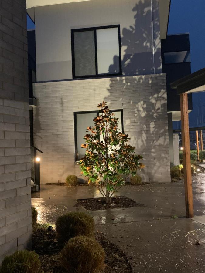 Captains Cove Ground Floor Luxury Apartments เพย์เนสวิลล์ ภายนอก รูปภาพ